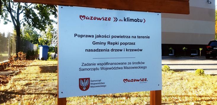 Tablica informująca o zrealizowanym projekcie z budżetu województwa Mazowieckiego