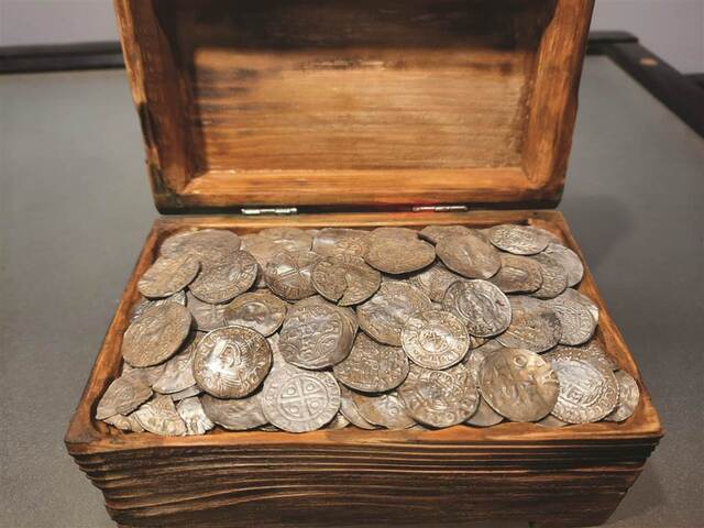 skrzynia z monetami