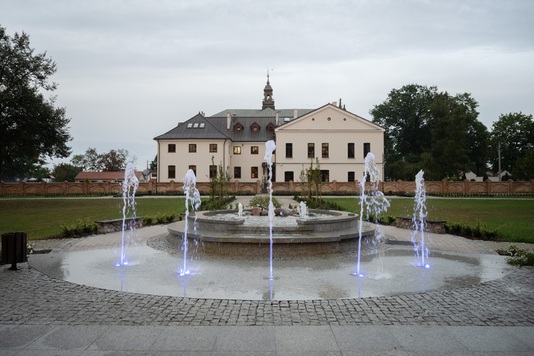 Park im. Armii Krajowej oraz budynki dawnego Browaru Przyklasztornego i Manufaktury w Węgrowie